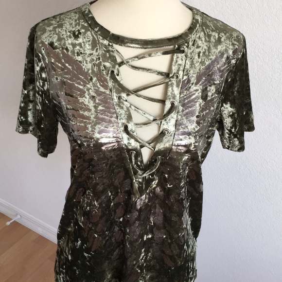 Velvet T-Shirt in Olive green. - Picture 3 of 4